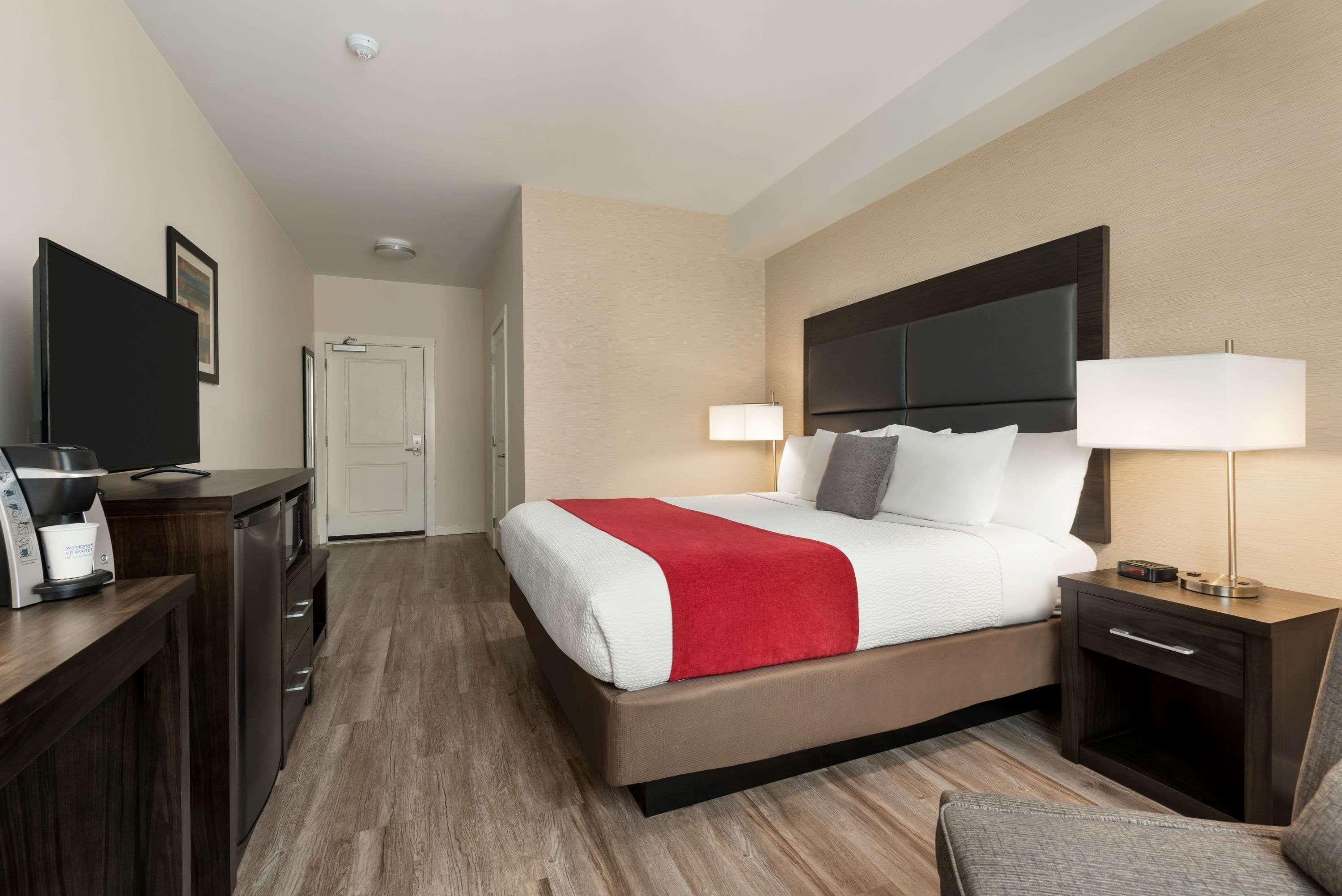 Days Inn By Wyndham 100 Mile House Kültér fotó