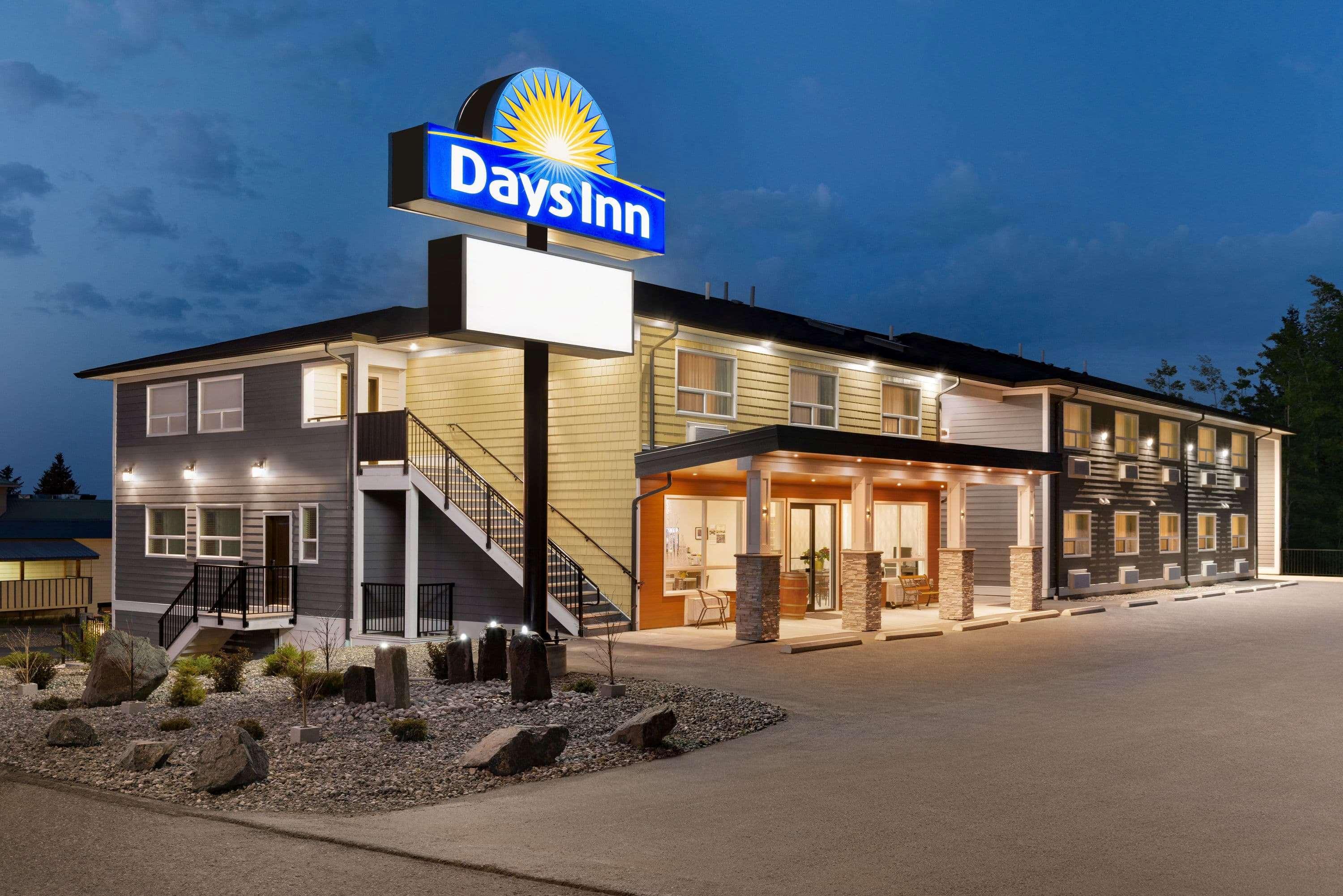 Days Inn By Wyndham 100 Mile House Kültér fotó